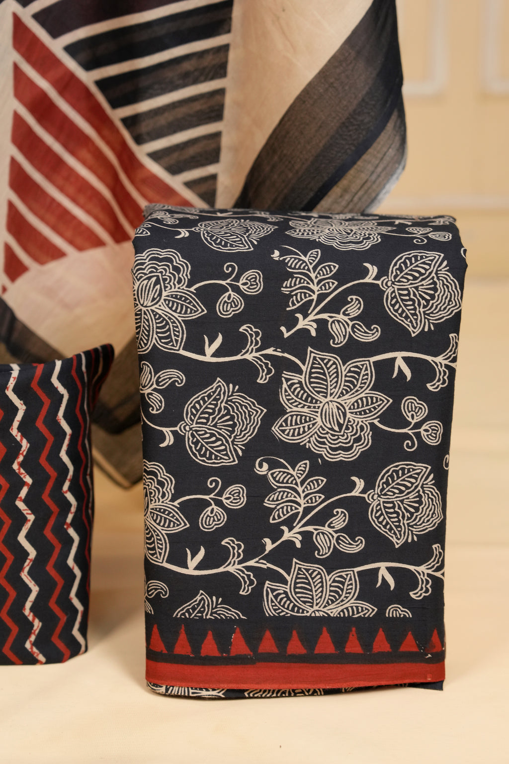 BLACK FLORAL ARTISTIC & GEOMETRIC Cotton Unstitched 3-Piece Dress Material AJ_150